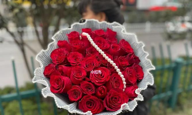 33朵玫瑰的深刻寓意（玫瑰花象征爱情和浪漫）