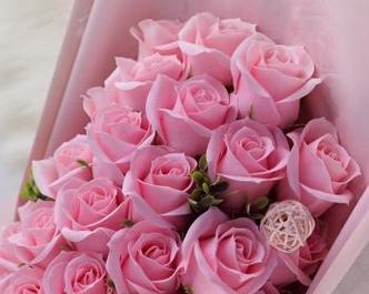33朵玫瑰花花语是什么意思？送花时应该注意什么？