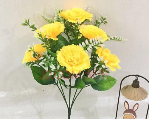 黄色的康乃馨代表什么？花语含义及送花场合解析？