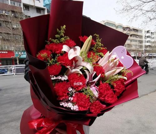 康乃馨19朵的含义是什么？送花时需要注意什么？
