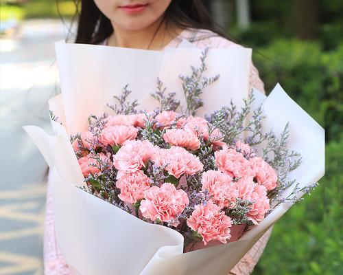 康乃馨19朵的含义是什么？送花时需要注意什么？