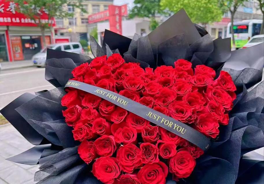 52朵玫瑰花代表什么？哪里可以找到相关图片？