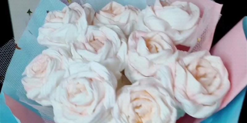 烂泥里的玫瑰花图片真实照片简单