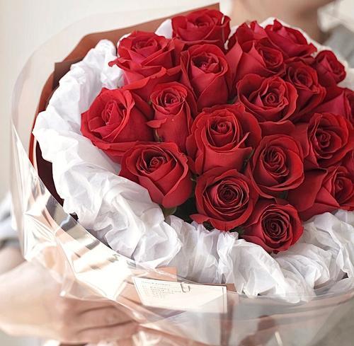 19朵礼盒玫瑰花束代表什么意义?它们的寓意是什么? 19朵礼盒玫瑰花束代表什么意义?它们的寓意是什么?