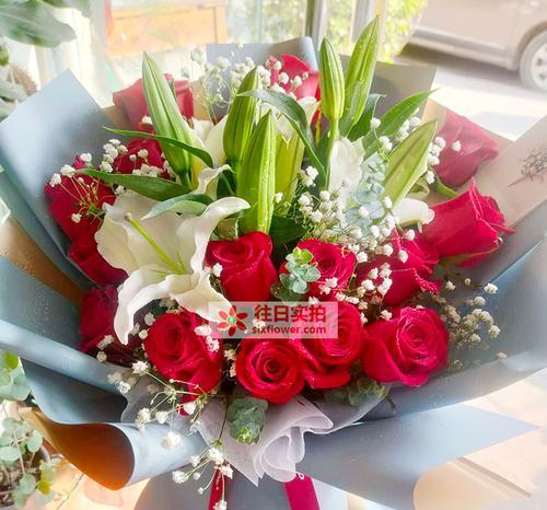 19朵玫瑰搭配两个百合的含义是什么？视频中如何解读？