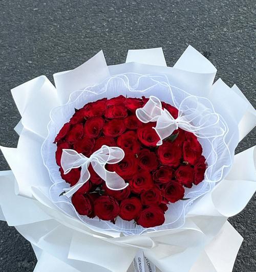 52朵玫瑰花的含义是什么？视频中如何展示？