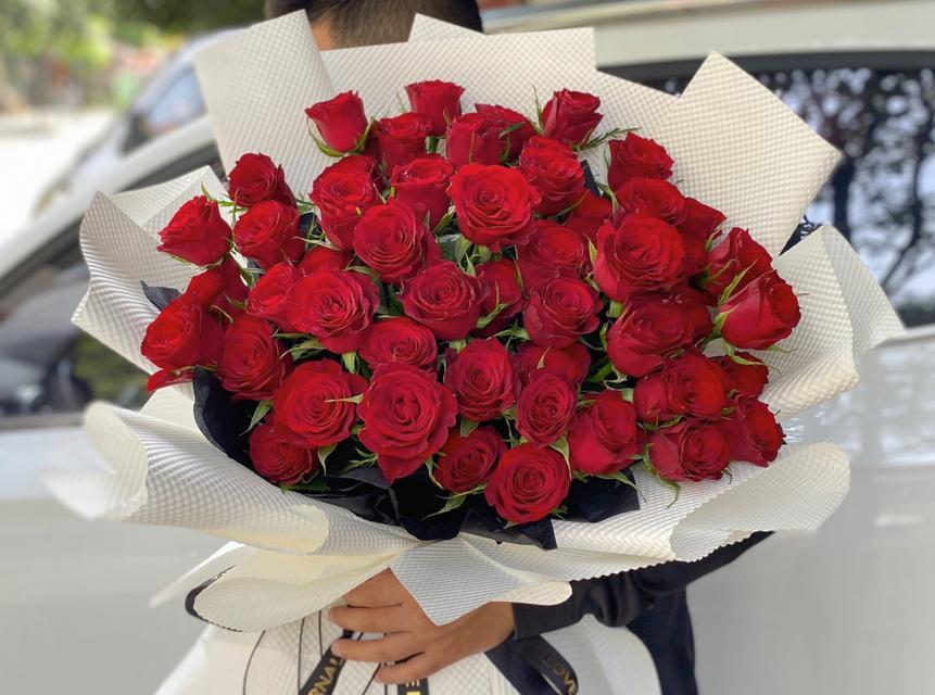 52朵玫瑰花的含义是什么？视频中如何展示？