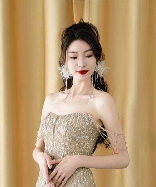 爱慕玫瑰礼服图片女生的图片
