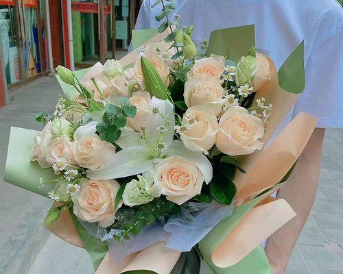 六朵玫瑰加五朵百合的寓意是什么？有哪些？