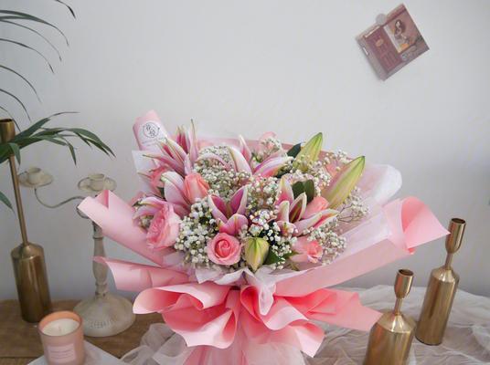 11朵玫瑰加11朵百合的组合寓意是什么？