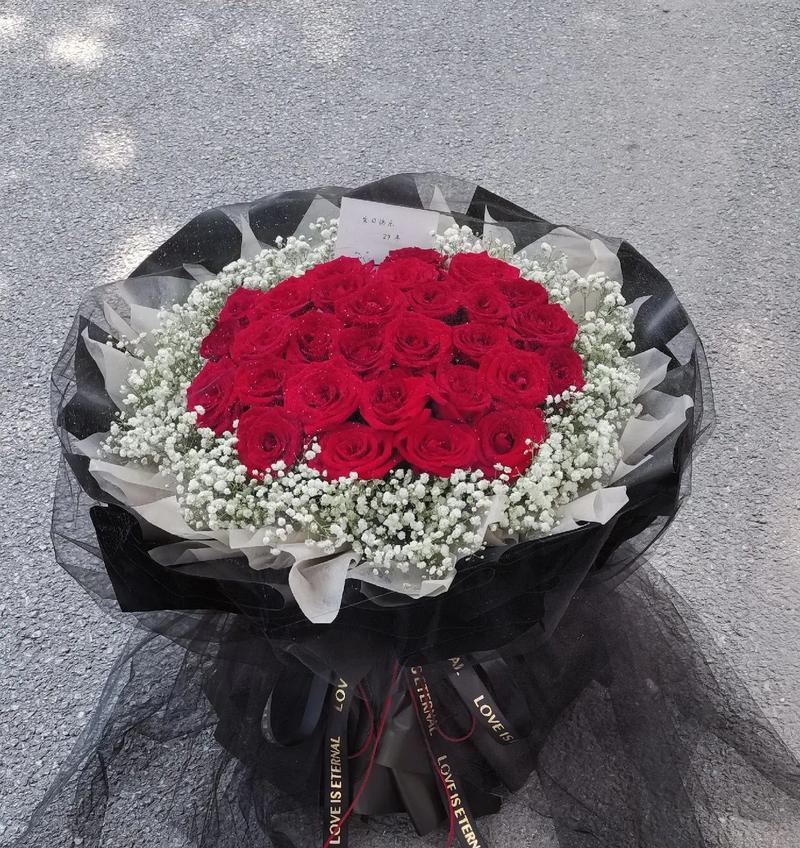 男性送黑纱玫瑰花的寓意是什么？