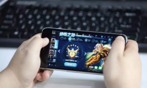“躺尸打农药”是什么意思？它在游戏中的含义是什么？