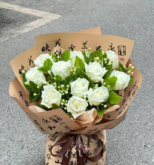 六朵粉一朵白玫瑰花语是什么？这种组合的花束有何特别含义？