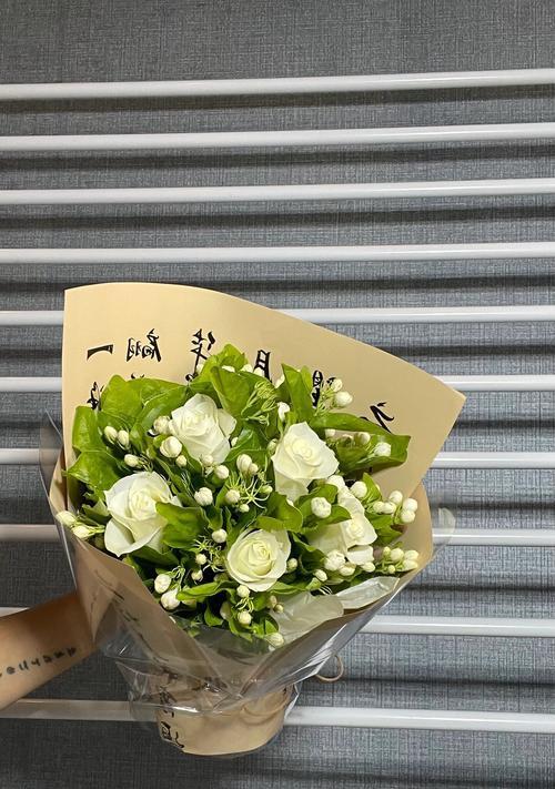 白玫瑰和茉莉花的花语是什么？它们各自代表了什么？