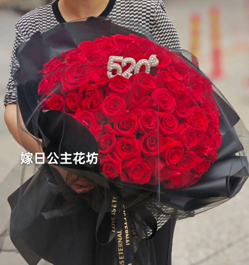 街上摆放玫瑰花有什么含义？它通常用来表达什么？