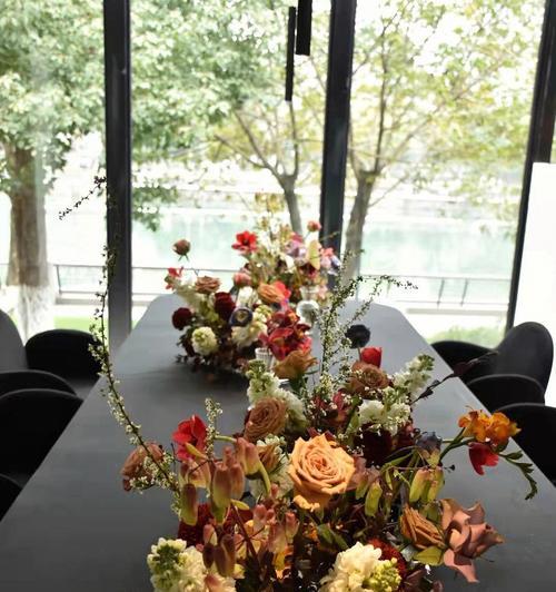 餐桌花的摆放有何讲究？它在餐桌文化中代表了什么？