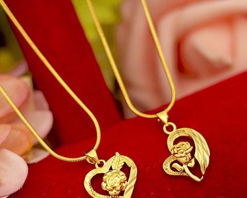 项链上的玫瑰花图案有何寓意？它在时尚配饰中代表什么？