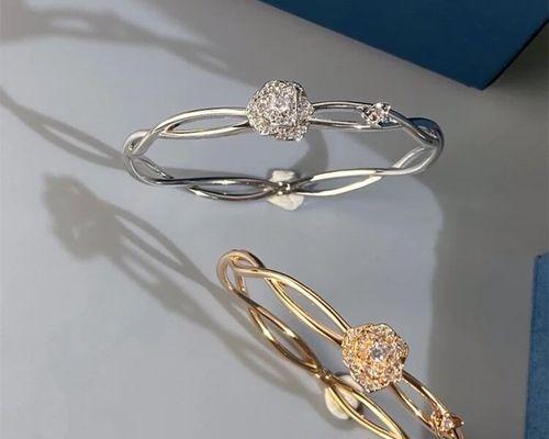 金饰品山茶玫瑰花寓意着什么？送金饰品有何讲究？