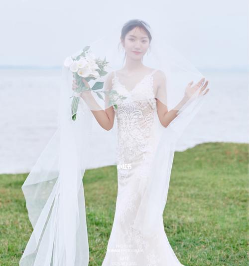 表情鱼吻玫瑰花代表什么情感表达？