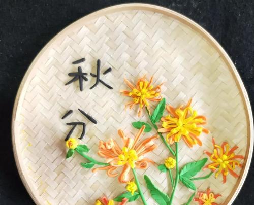 富春七小校园内有哪些特色植物？