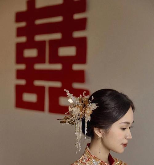 新娘盘头插玫瑰花有何深意？