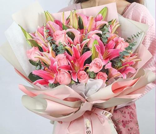 老黄送玫瑰花代表什么含义？粉色百合的美称又是什么意思？