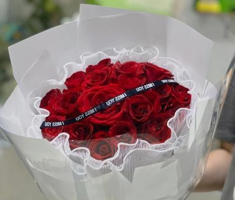别人给你买玫瑰花代表什么？