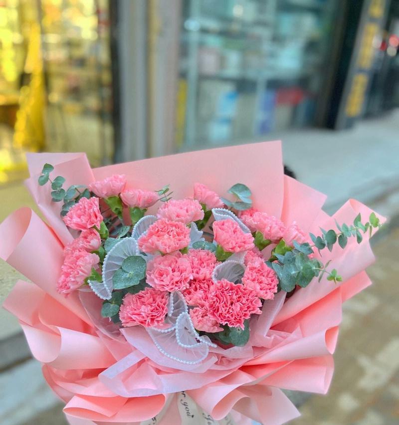 送生产的妈妈的花语有何特殊含义？选择什么样的花束最合适？