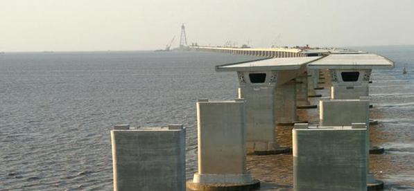 花语堂旁边在晋城修建了什么？它有什么特别之处？