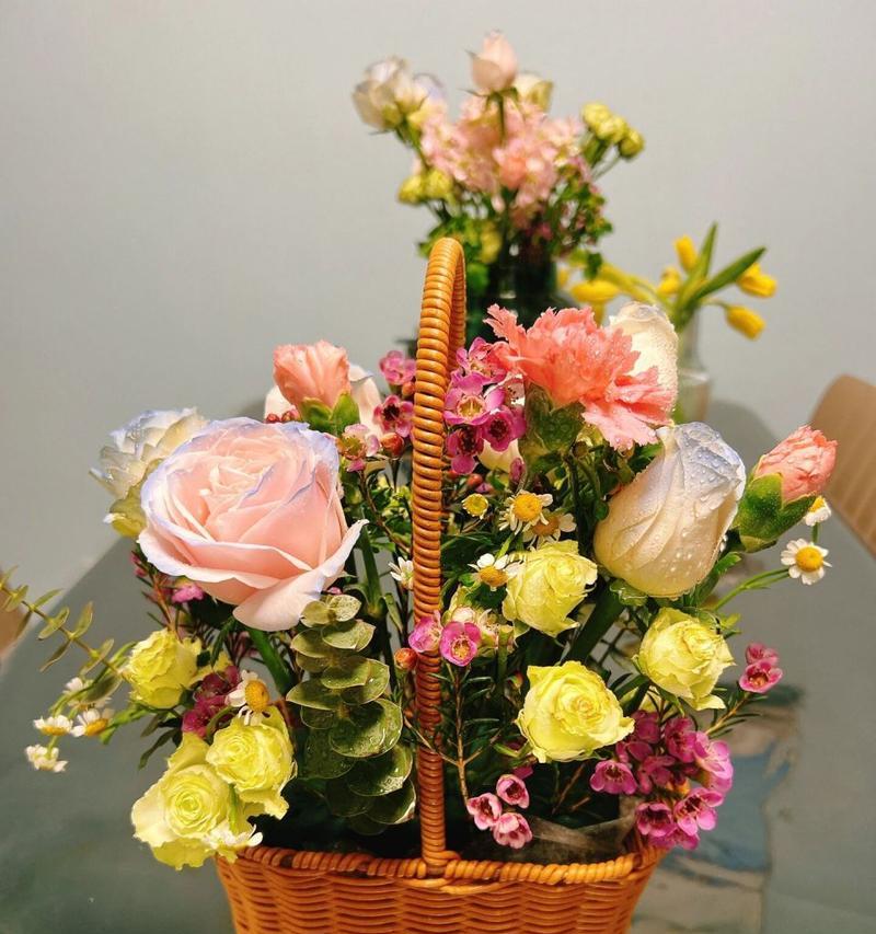 玫瑰花与黄莺搭配的插花艺术是什么？如何制作？