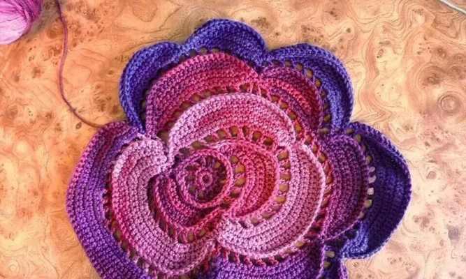 插花玫瑰花的钩法图解教程在哪里可以找到？