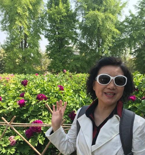 头顶牡丹花在修行人中象征什么？