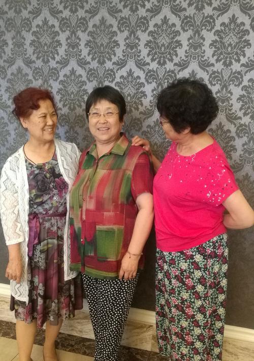 母女花语中姐妹情深的含义是什么？