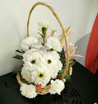 四字花语在插花中扮演什么角色？