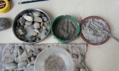 水泥花盆中玫瑰花的栽种方法是什么？栽种时应注意哪些问题？