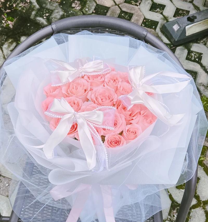 33朵白色玫瑰花的花语是什么？