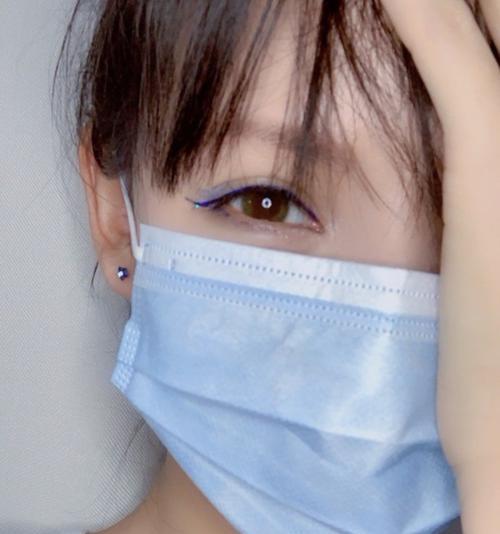 口罩丝巾蓝色玫瑰花代表什么？这种搭配有何含义？