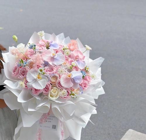 混搭花束秋季小花束的花语是什么？秋季小花束的花语有何特别之处？