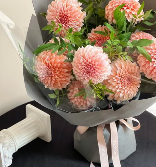 奶油桃子代表的花语有何含义？