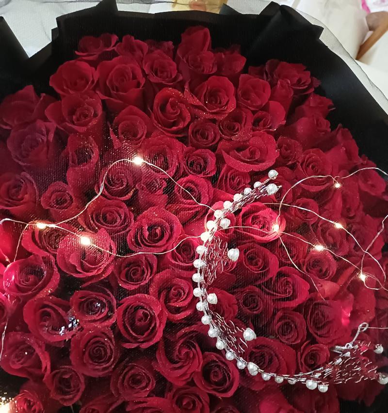 送老婆花束玫瑰花的寓意是什么？