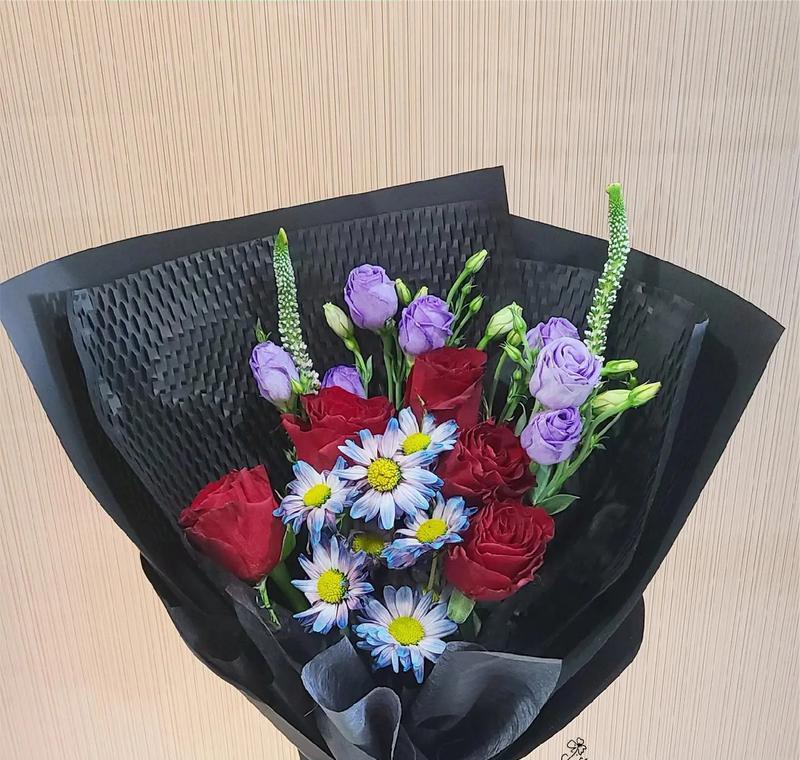 红玫瑰花鲜花的养护方法是什么？