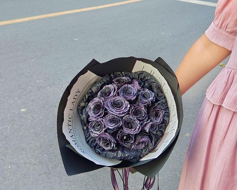 乌梅子酱和玫瑰花搭配代表什么？这种搭配有何特殊含义？