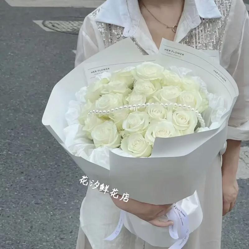 白色玫瑰花代表什么意义？送人有何特别含义？