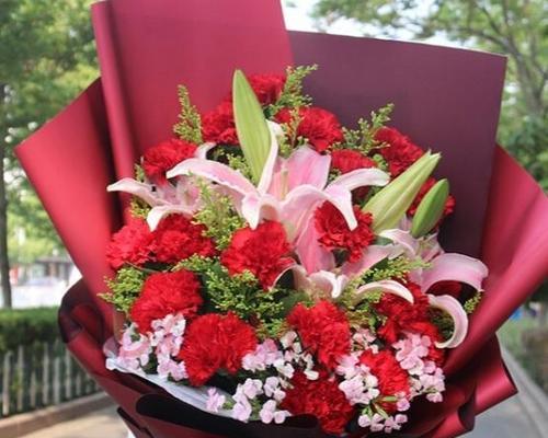 玫瑰花语在藏文中叫什么？它有什么特别的含义？