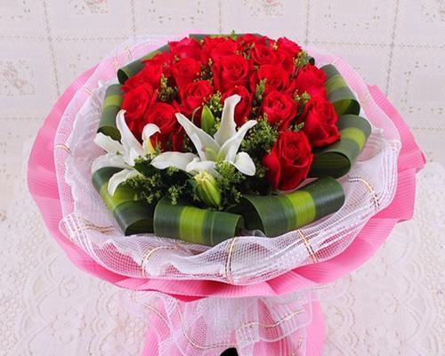 将玫瑰花贴在手上有什么特别含义？