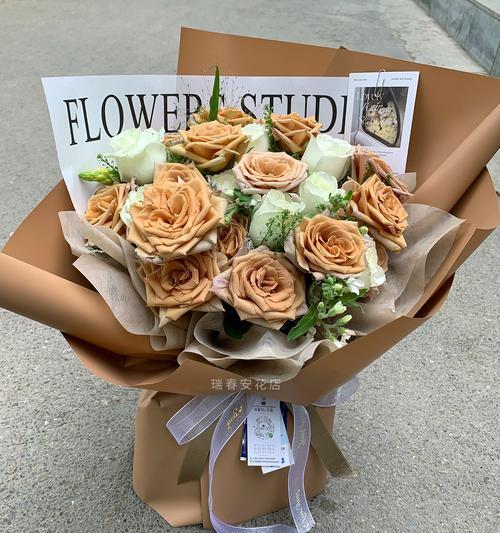 送半开的玫瑰花的寓意是什么？半开玫瑰传递了怎样的情感？