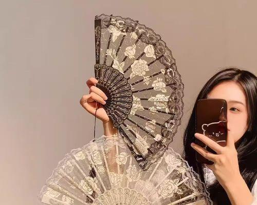 如何用扇叶子折出玫瑰花？