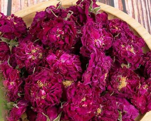 重瓣红玫瑰花的特点和介绍是什么？