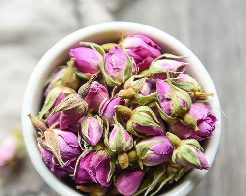 茶花玫瑰花专用肥料是什么？如何正确使用？