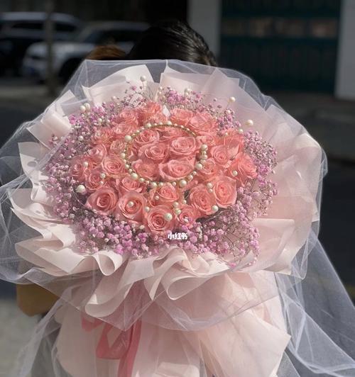33朵玫瑰花的特殊含义是什么？为什么33朵玫瑰花如此特别？
